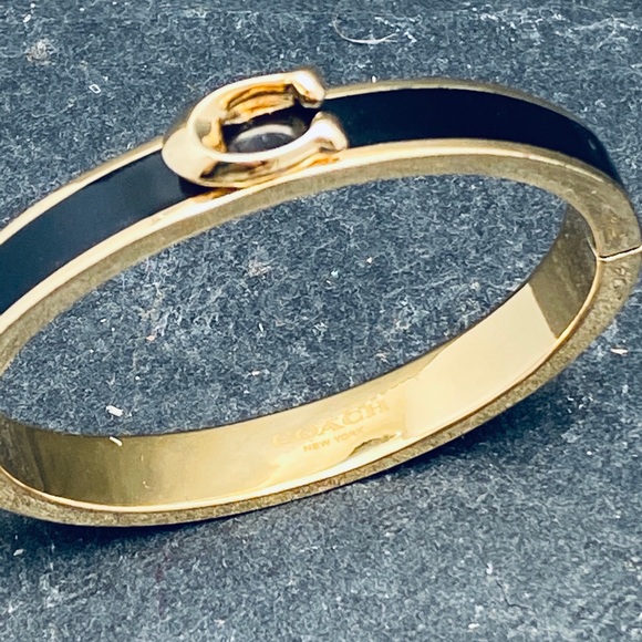 COACH SIGNATURE PUSH HINGED BANGLE BLACK - Picture 2 of 8